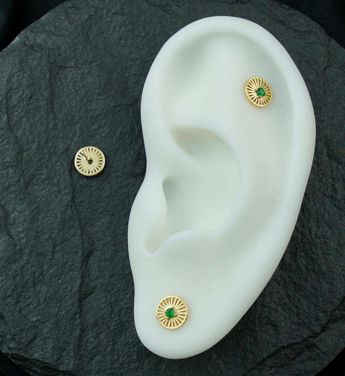 14kt Gold Round Burst Emerald CZ Threadless Top