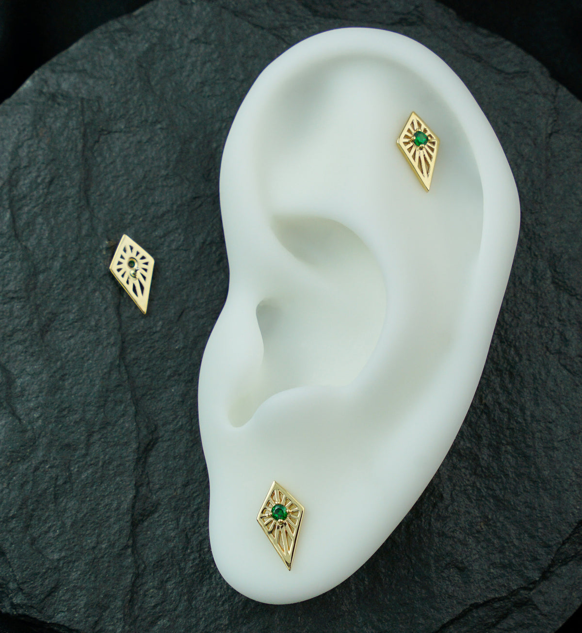 14kt Gold Tetra Burst Emerald CZ Threadless Top