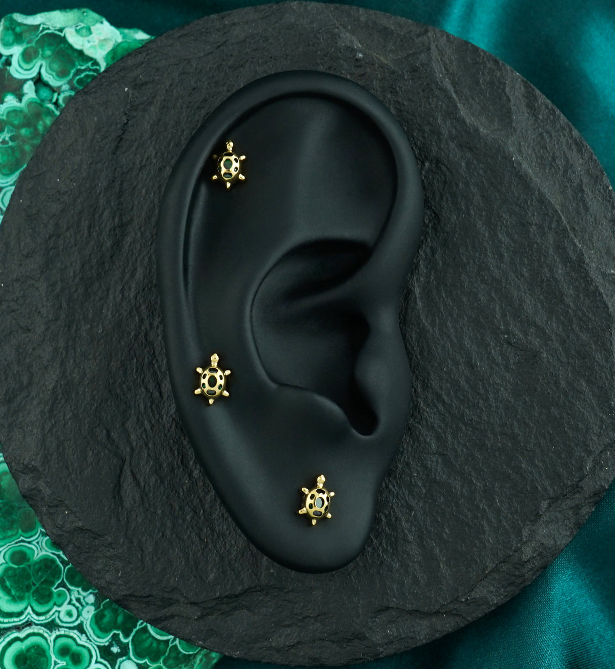 24kt Gold PVD Box Turtle Emerald CZ Titanium Threadless Top
