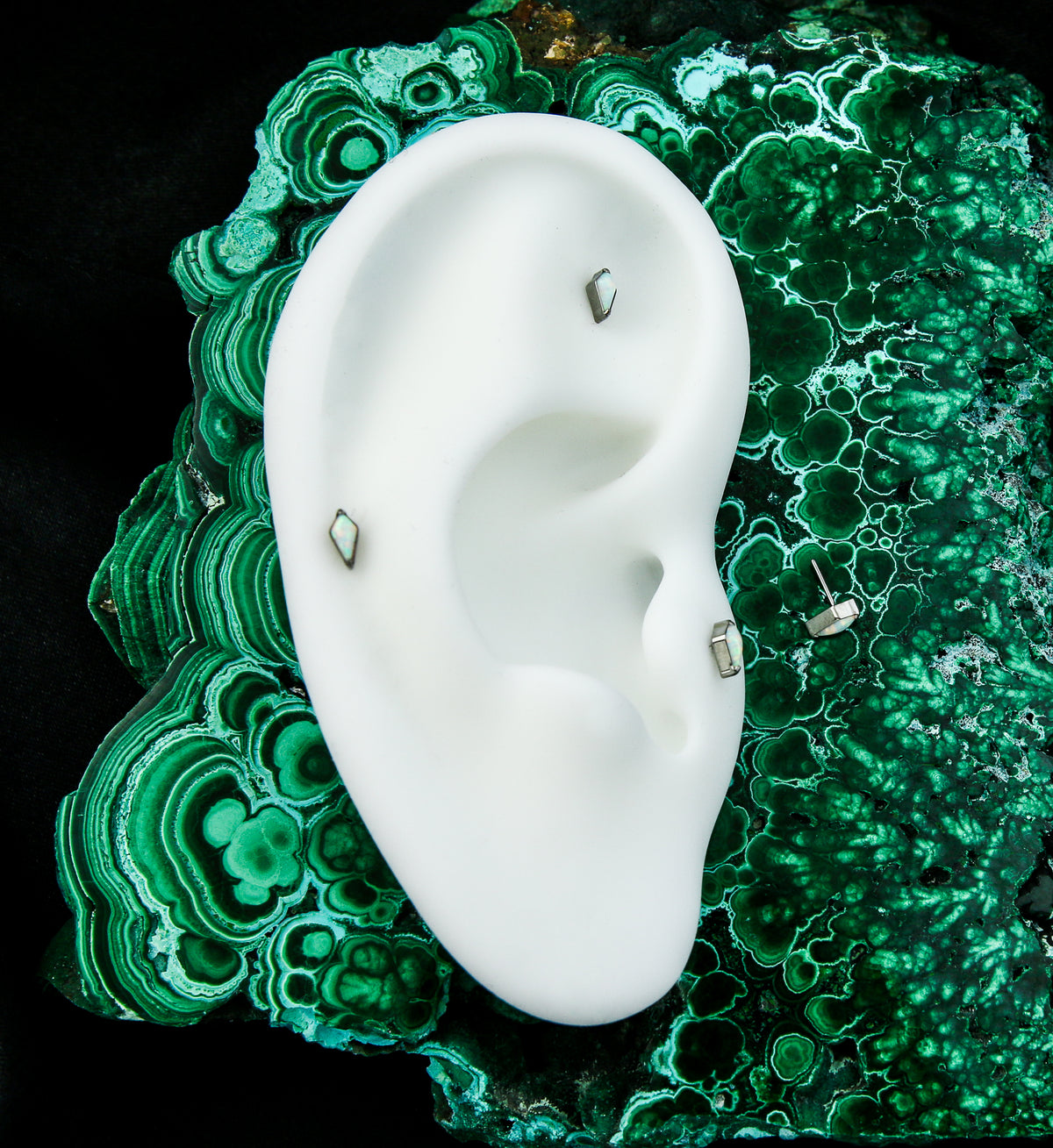 Tetra White Opal Titanium Threadless Top