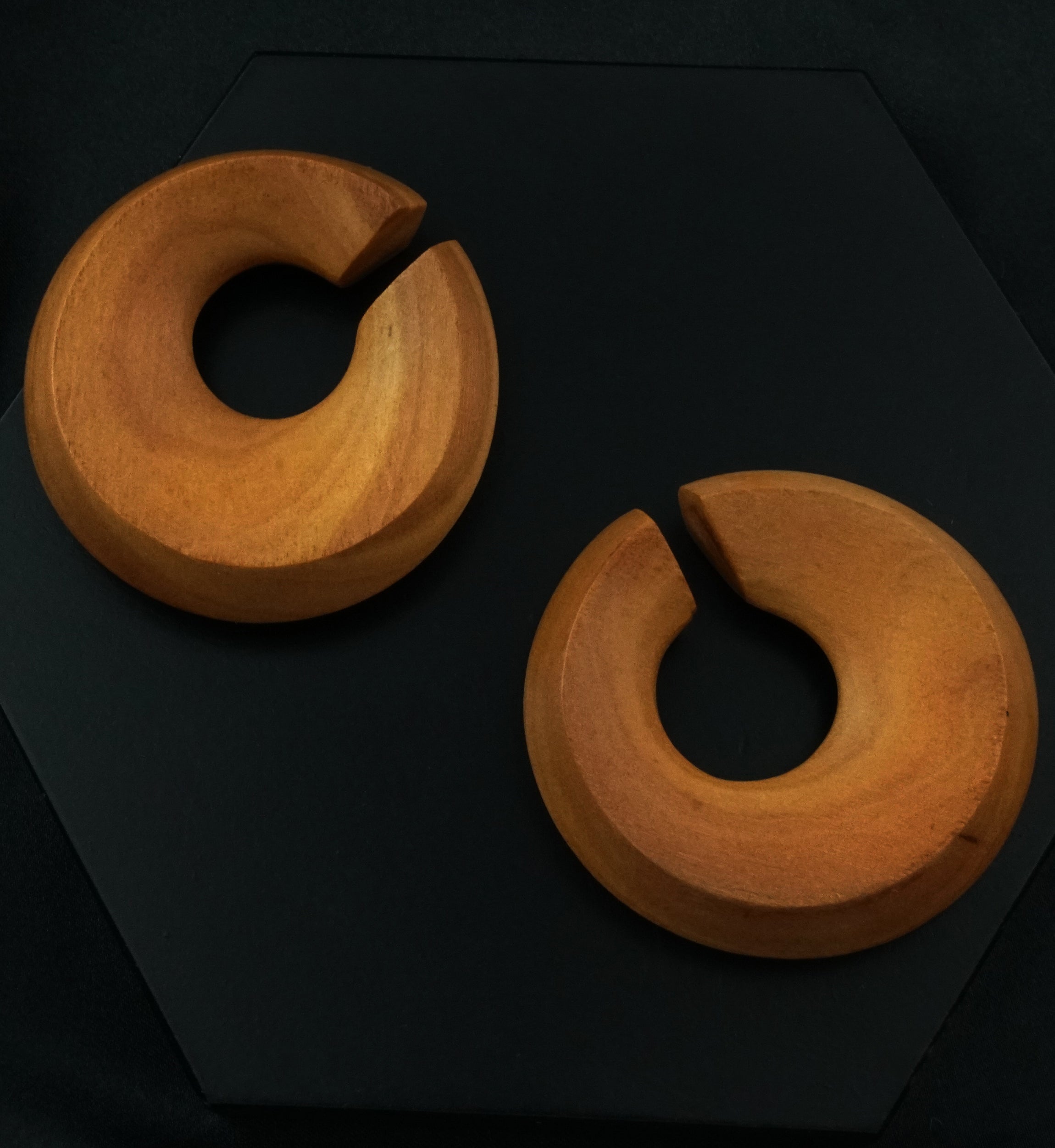 Annular Hoop Wooden Hangers