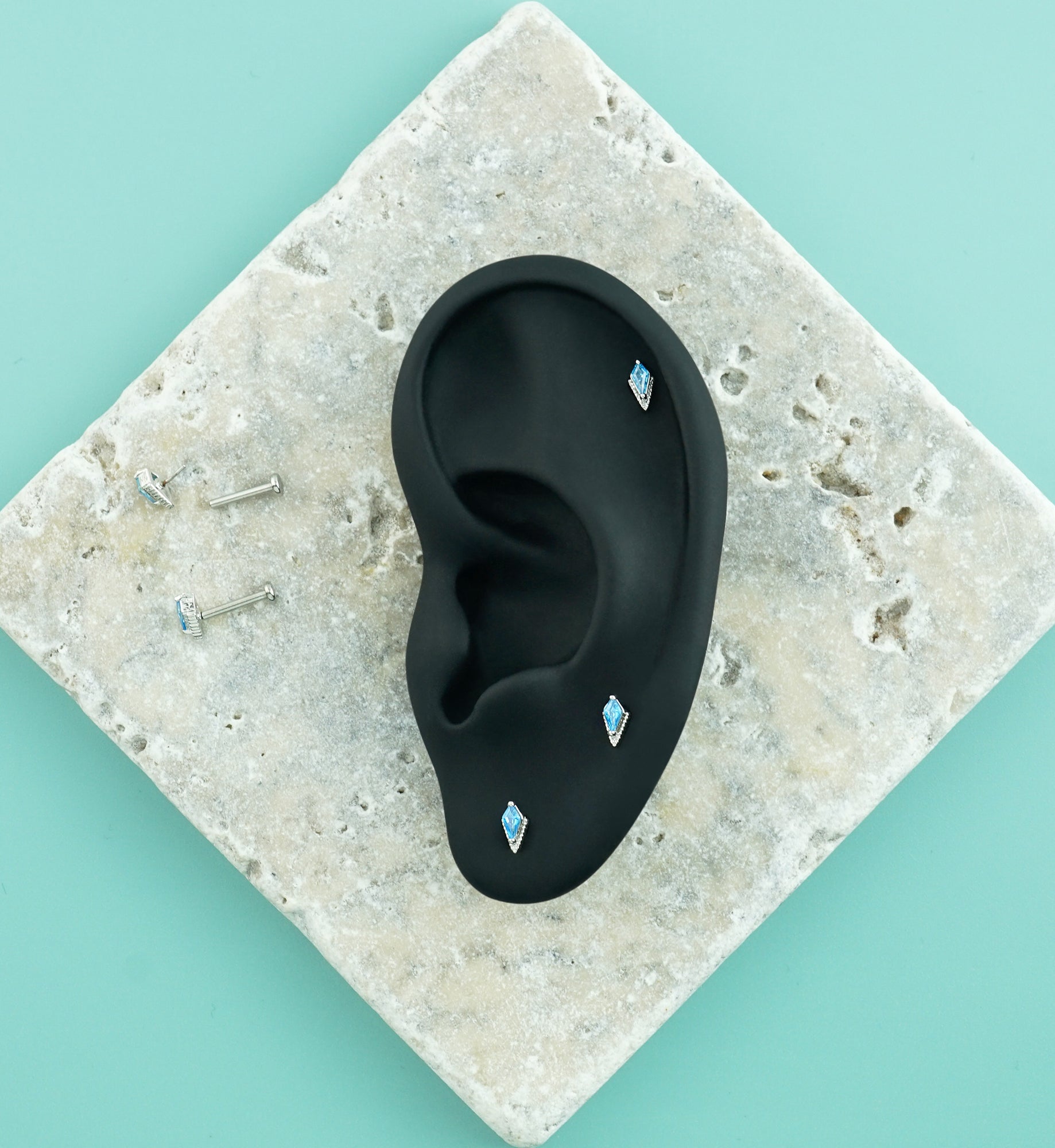 Beaded Edge Kite Aqua CZ Stainless Steel Threadless Labret