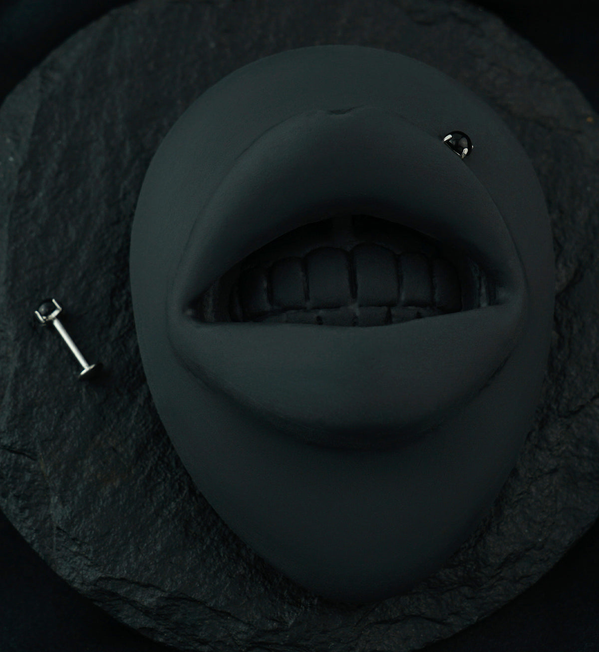 Black Onyx Stone Prong Top Internally Threaded Labret