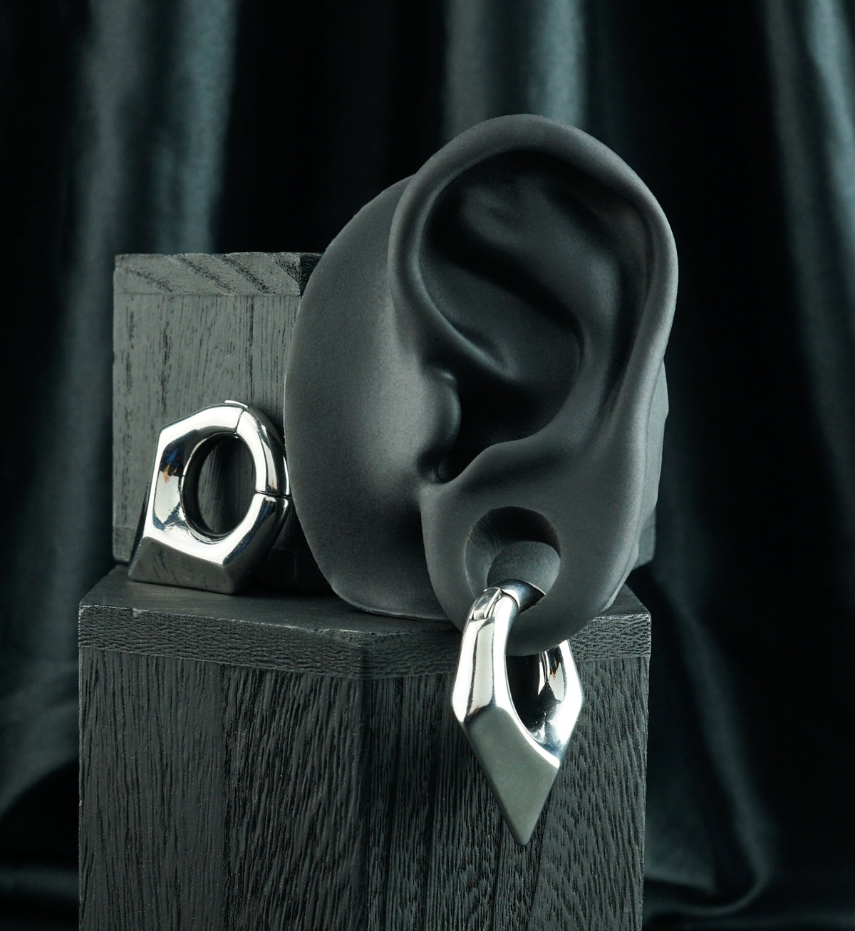 Cusp Hinged Ear Weights