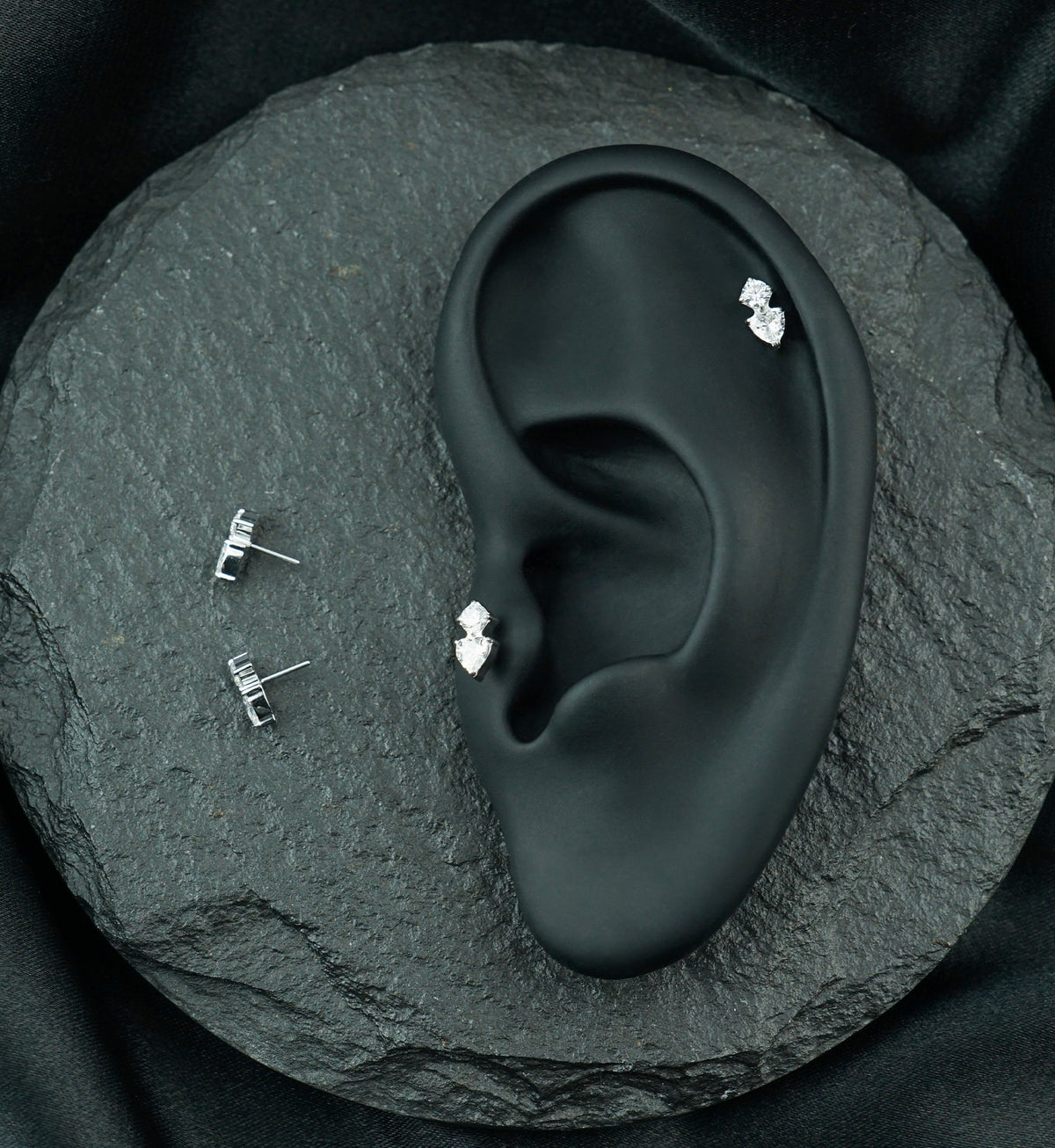 Platinum PVD Round and Heart Clear CZ Titanium Threadless Top