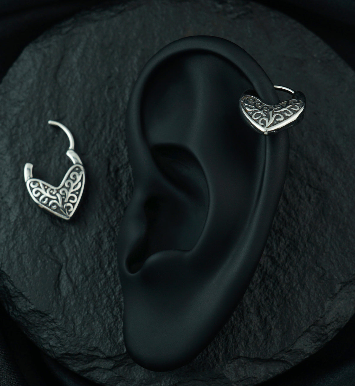 Point Etched Vine Stainless Steel Hinged Segment Ring