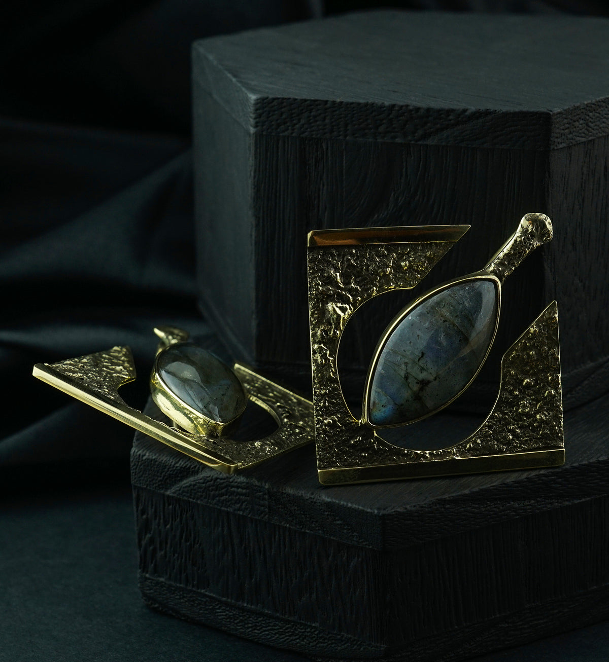Rhombus Hammered Ellipse Labradorite Stone Inlay Brass Ear Hangers