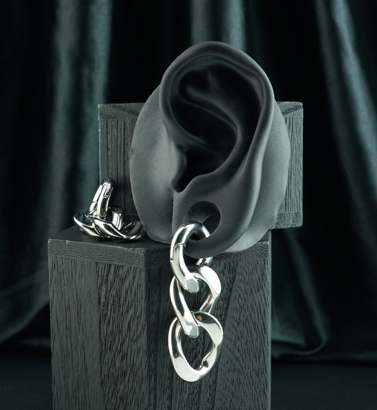 Triple Chain Link Hinged Ear Weights