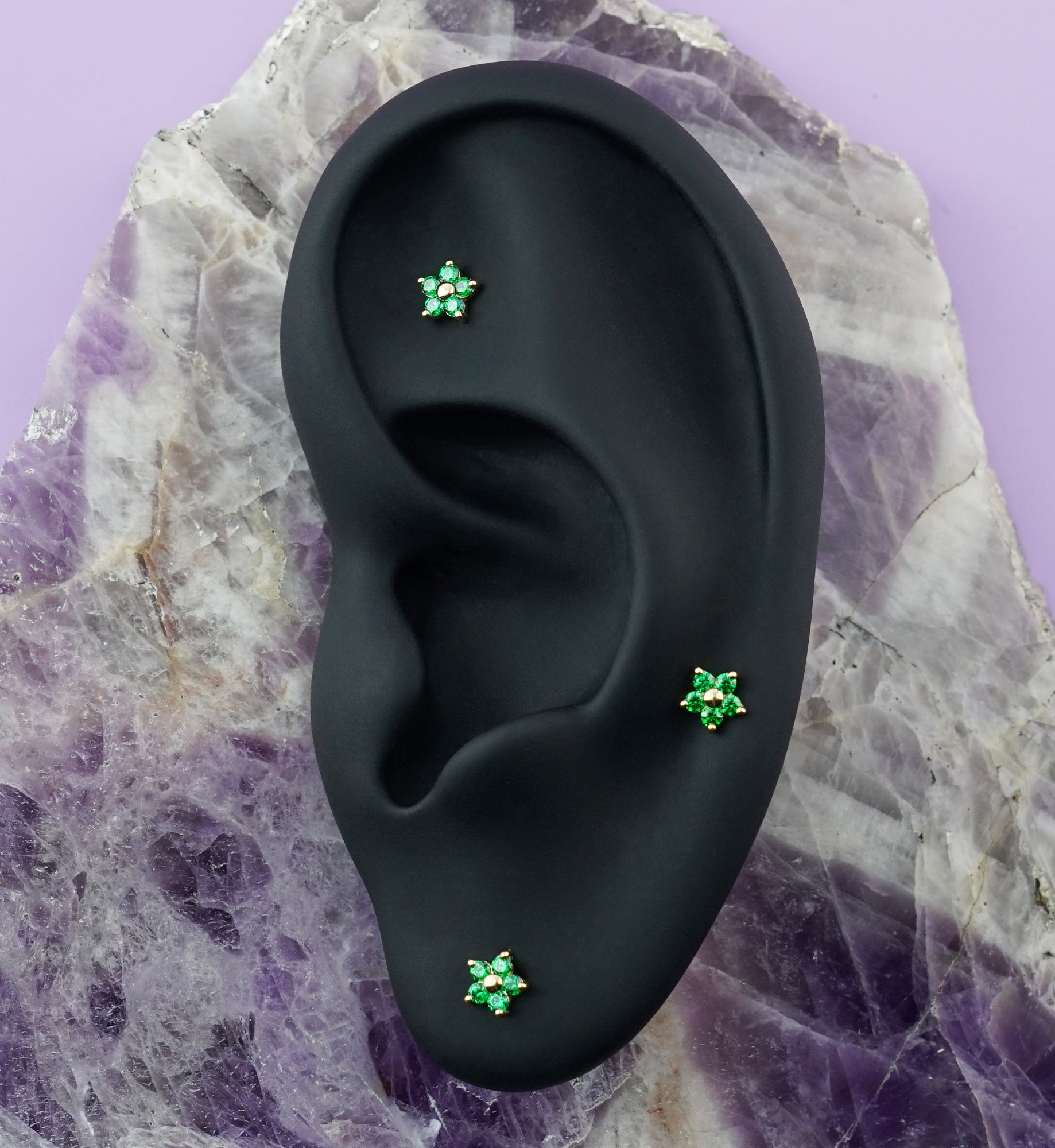 14kt Gold Daisy Emerald Green CZ Threadless Top