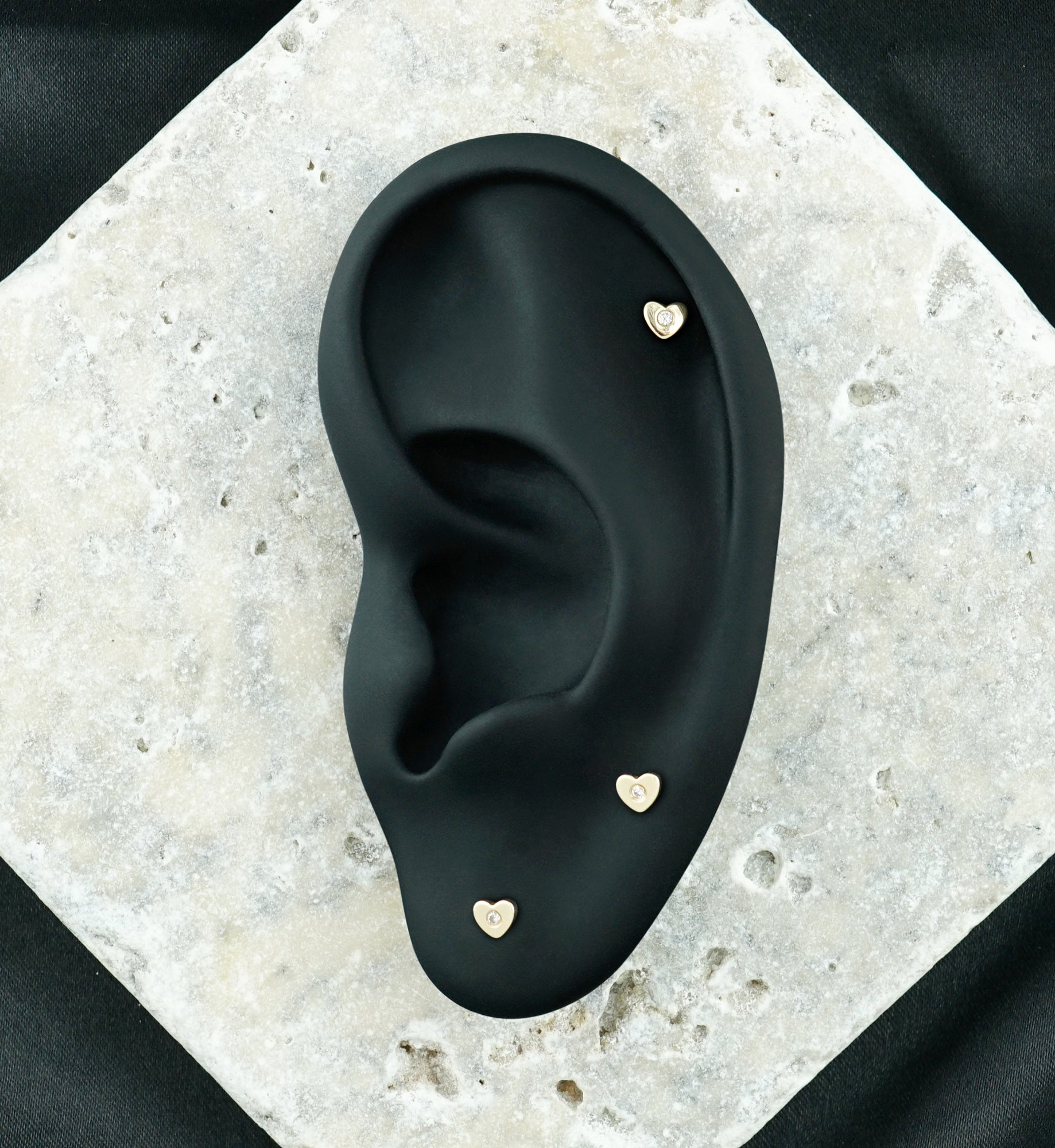 14kt Gold Heart Center Lab Grown Diamond Threadless Labret