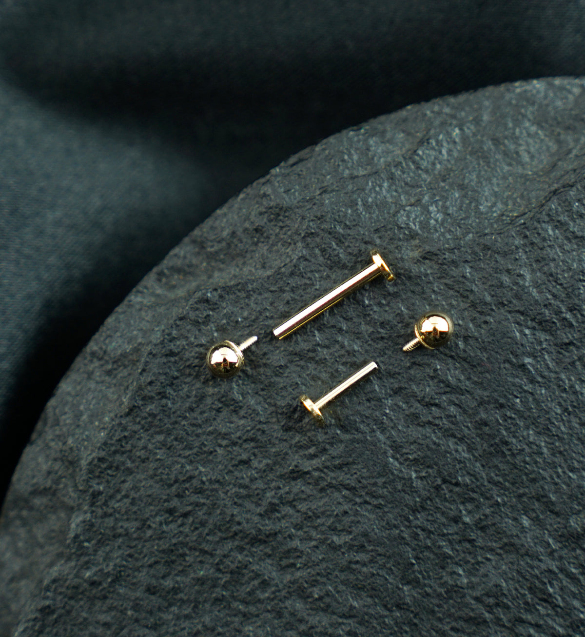 14kt Gold Long Thread Internally Threaded Labret