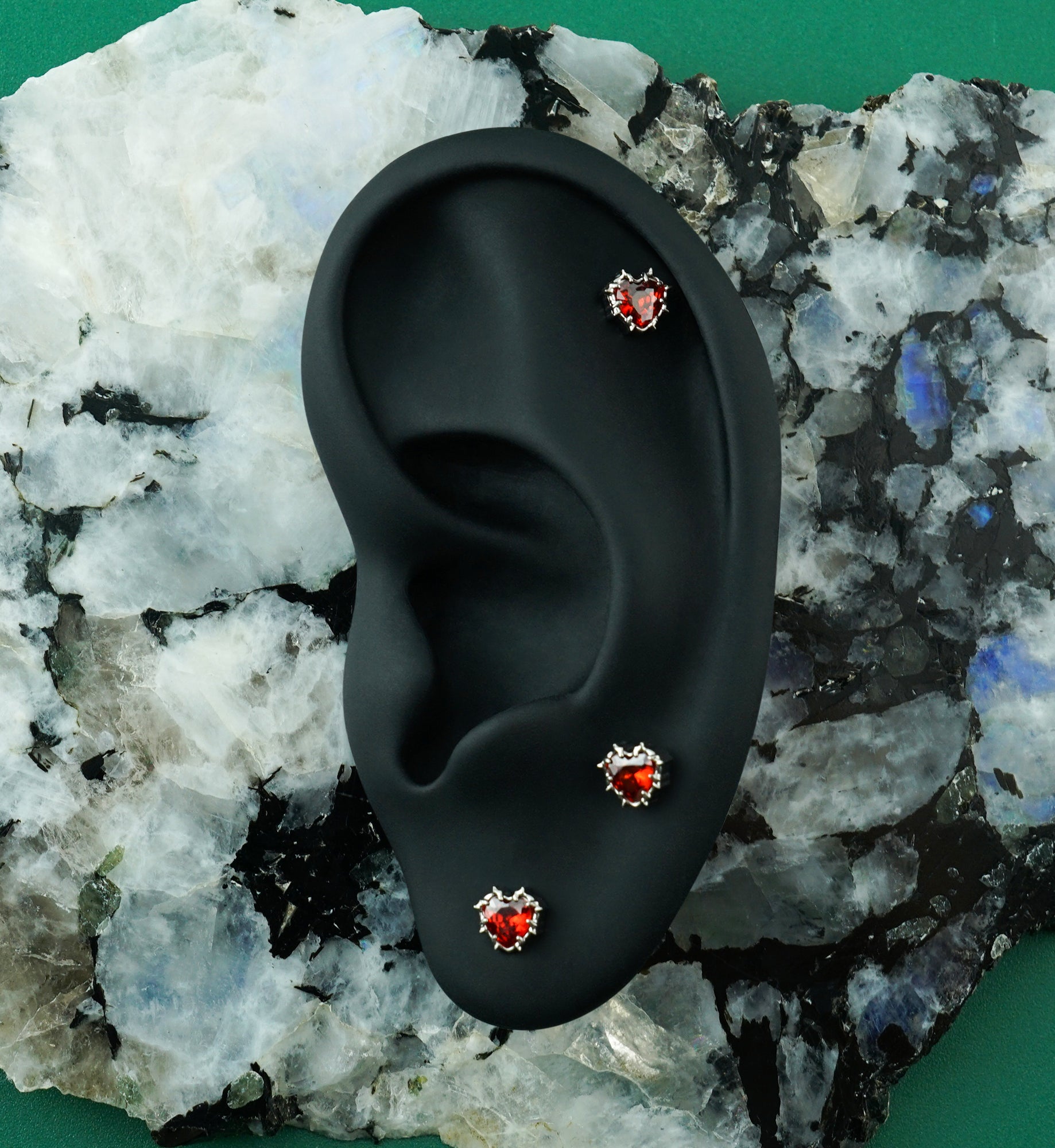 Barbed Heart Garnet CZ Titanium Threadless Top