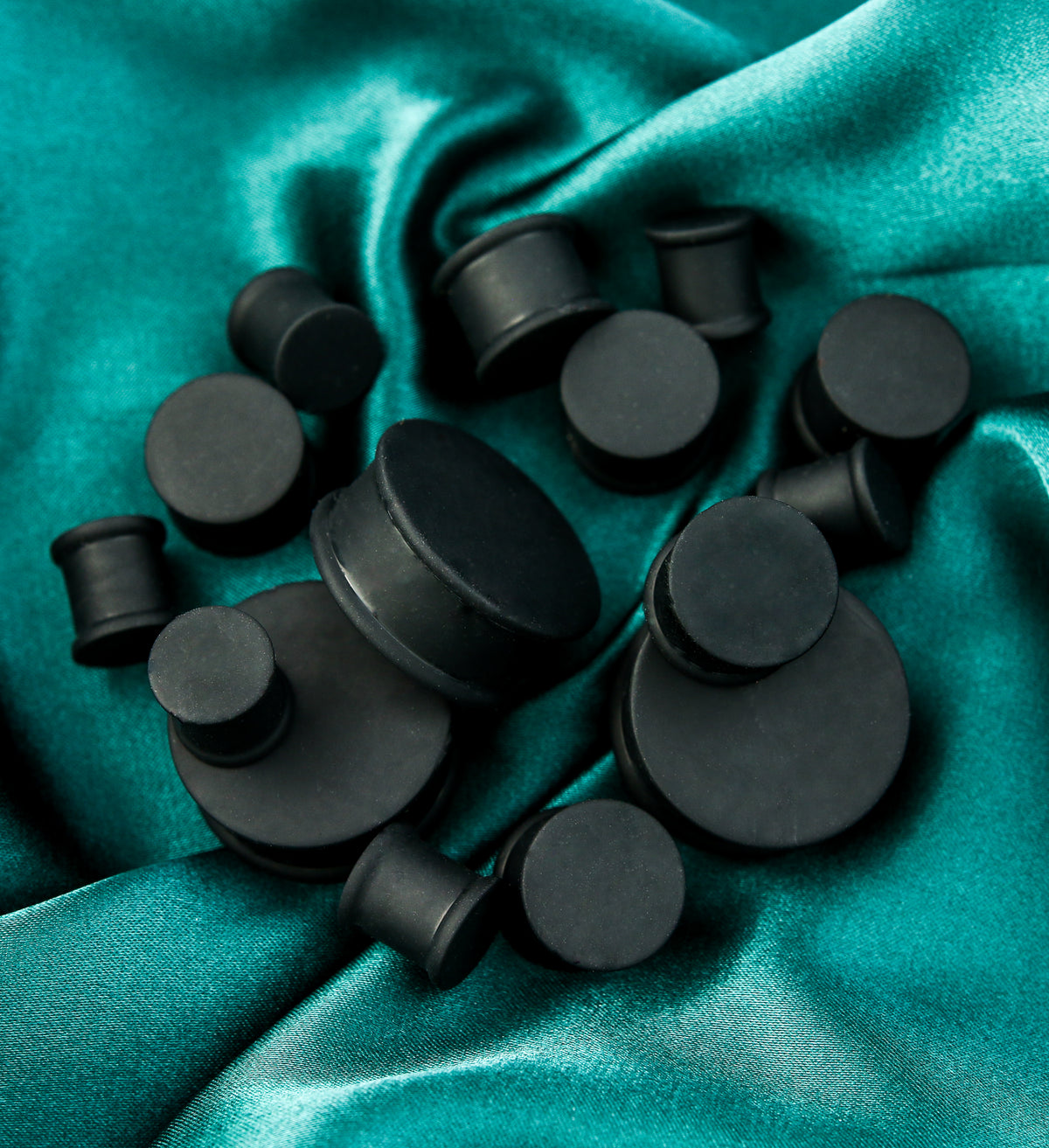 Double Flare Black Silicone Plugs