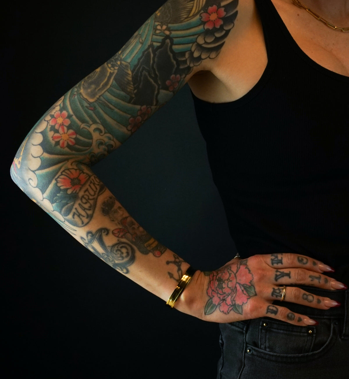 Emboss Narrow Brass Bangle
