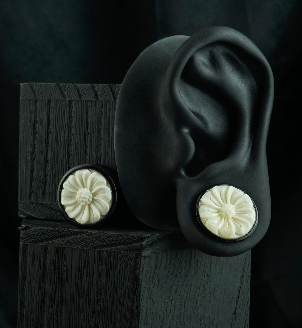 Horn Plugs With Carved Gardenia Flower Bone Inlay