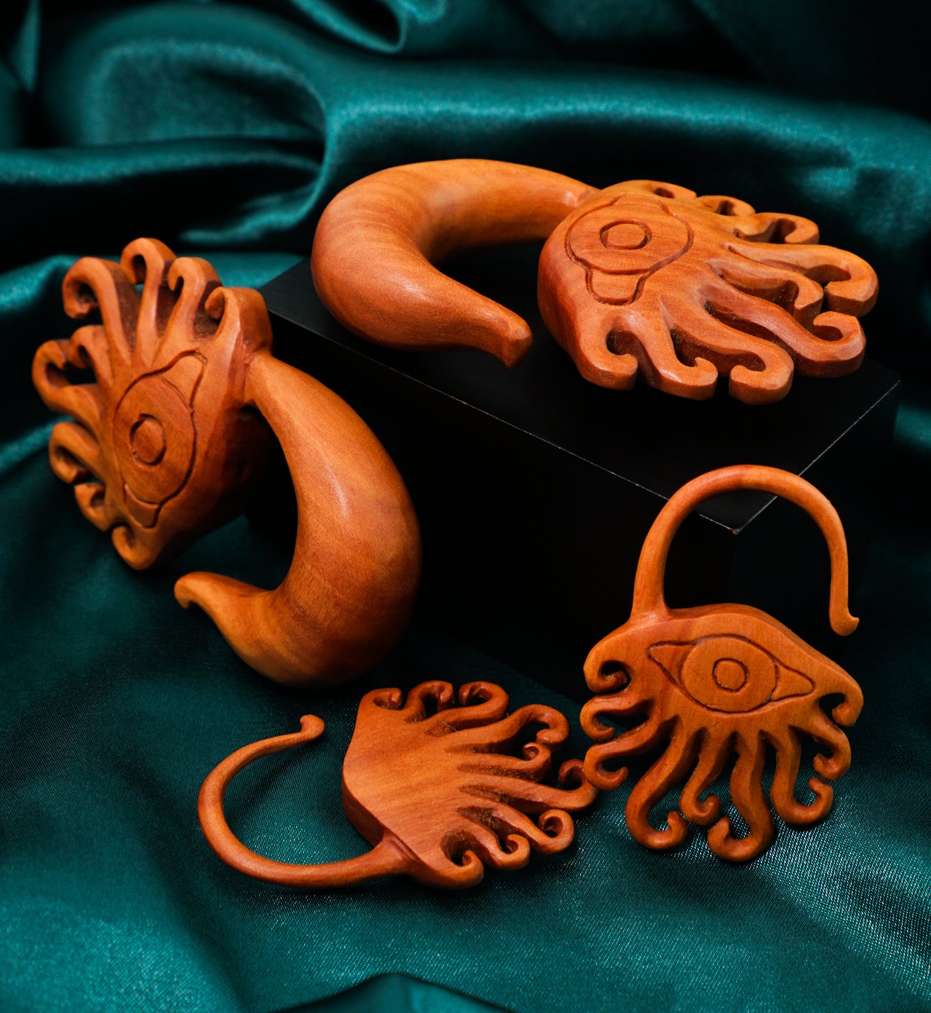 Ocular Wooden Spiral Hangers
