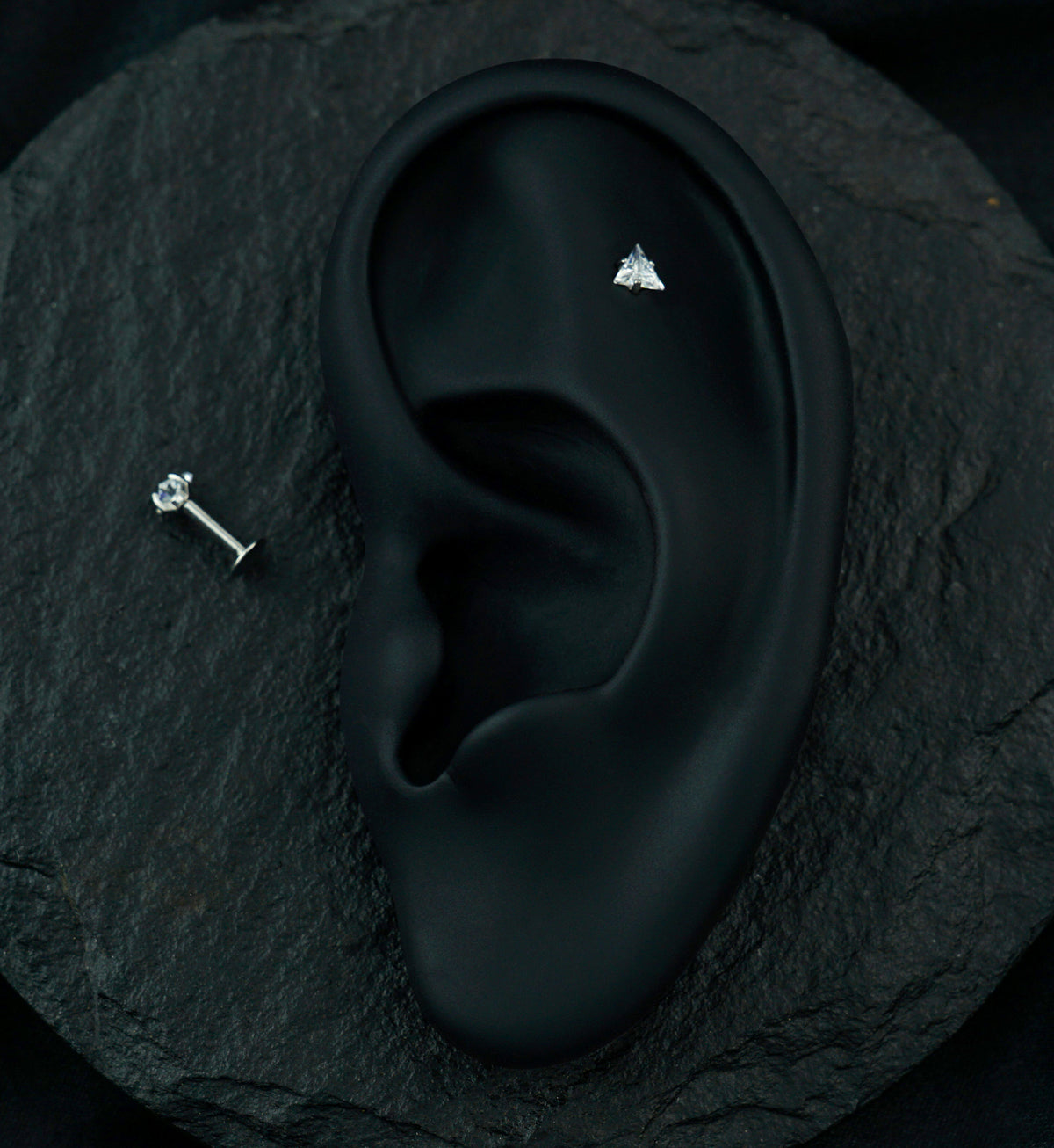 Triangle CZ Prong Internally Threaded Labret