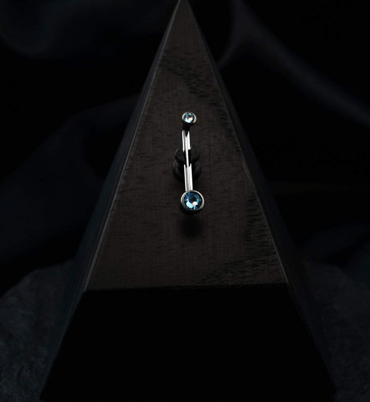 Vertical Clitoral Hood Aqua CZ Bar