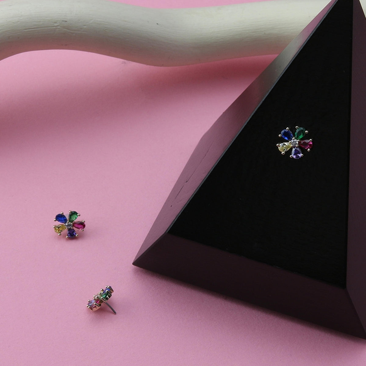 14kt Gold Rainbow CZ Flower Threadless Top