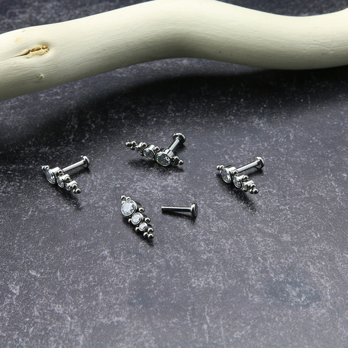 16G Ascent Cluster Clear CZ Titanium Labret